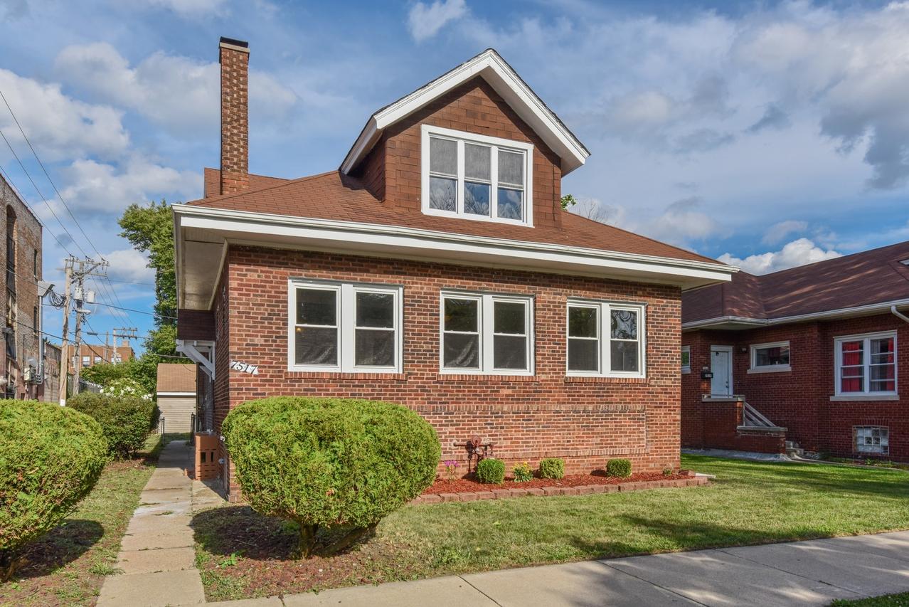 7517 S Paxton Ave., Chicago, IL 60649