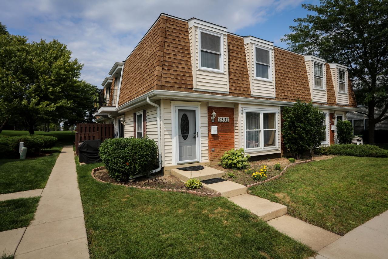 2332 Old Kings Ct. #36-3, Schaumburg, IL 60194