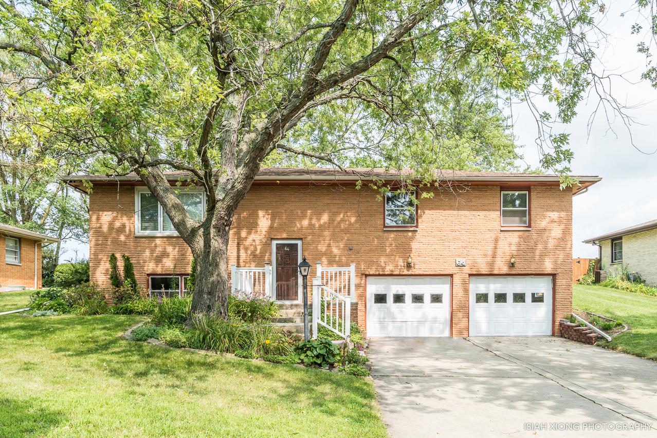 64 Terry Dr., Sugar Grove, IL 60554
