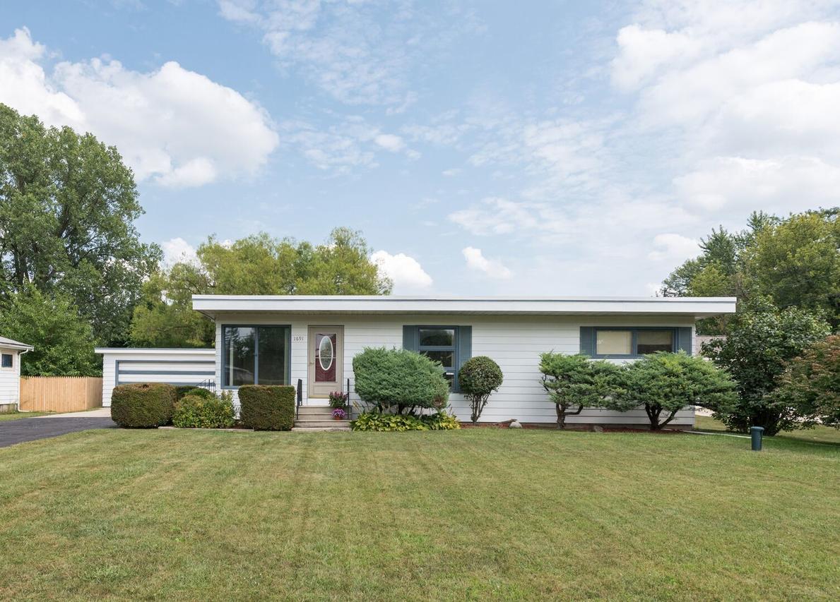 1691 Gary Ave., Aurora, IL 60505
