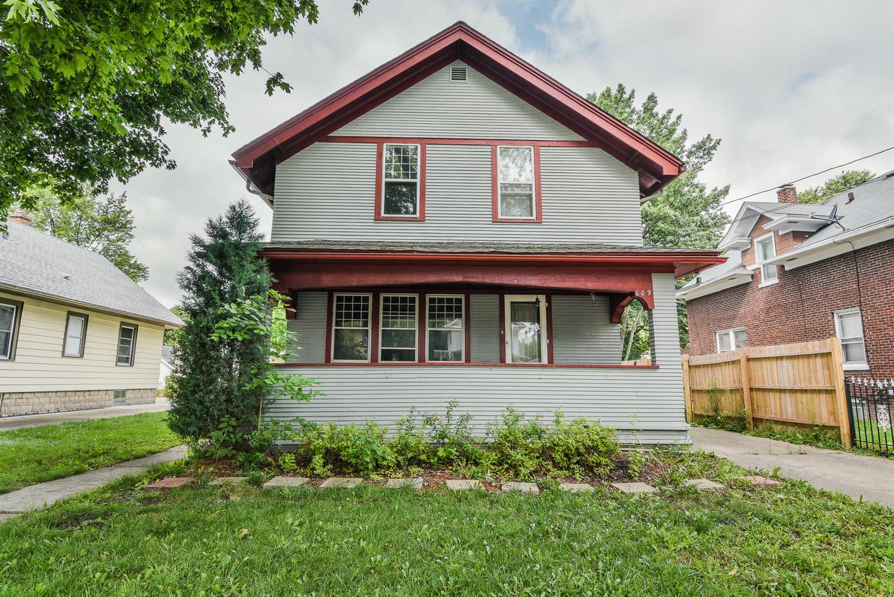 609 Jackson St., Aurora, IL 60505