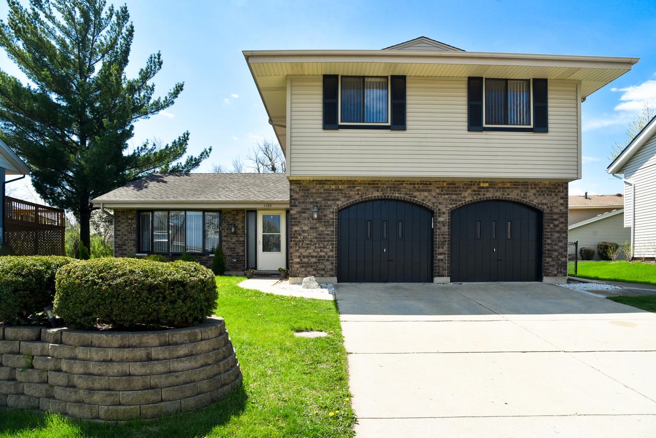 1120 Pinehurst Ln., Schaumburg, IL 60193