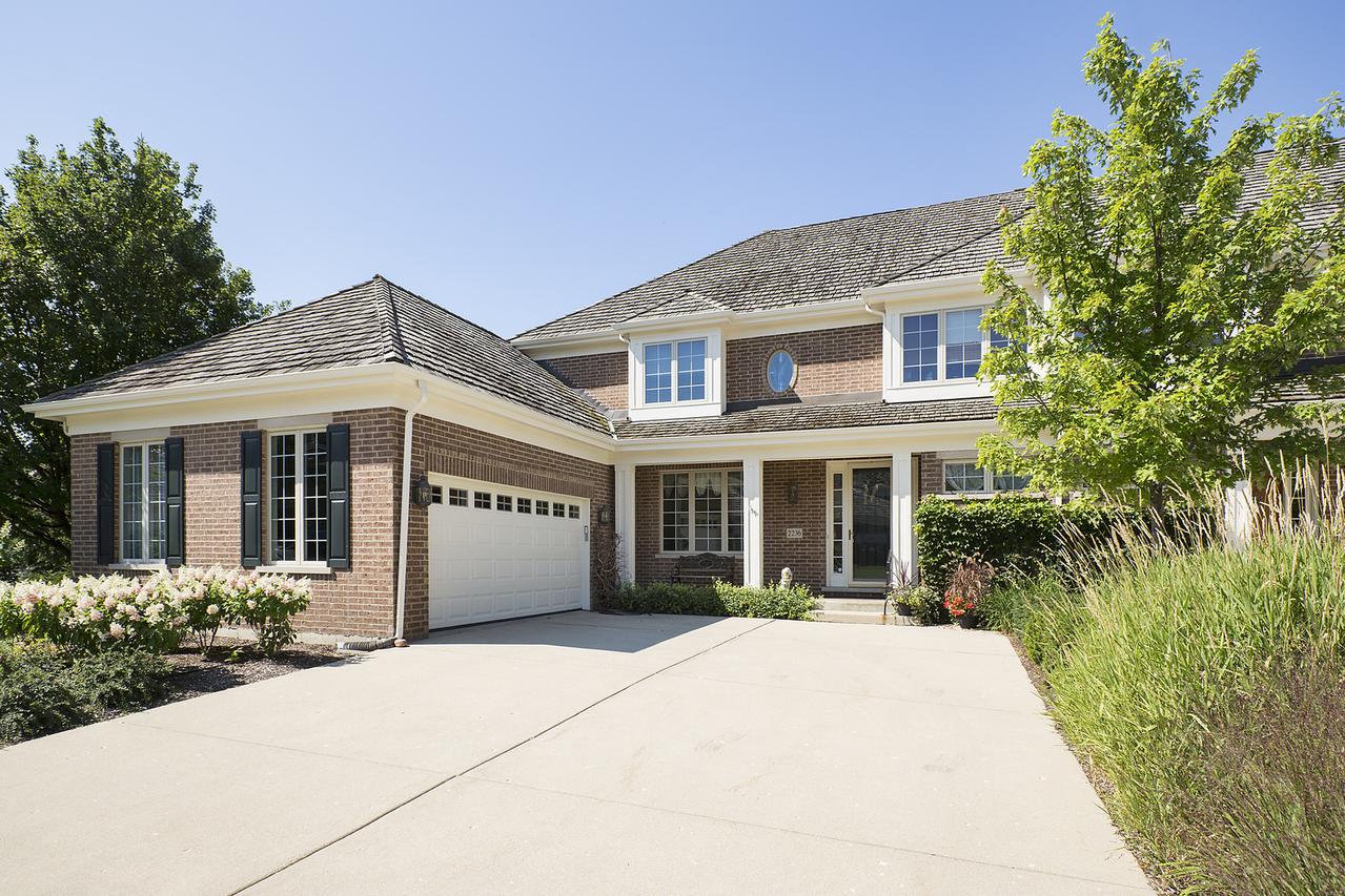 2236 Royal Ridge Dr., Northbrook, IL 60062