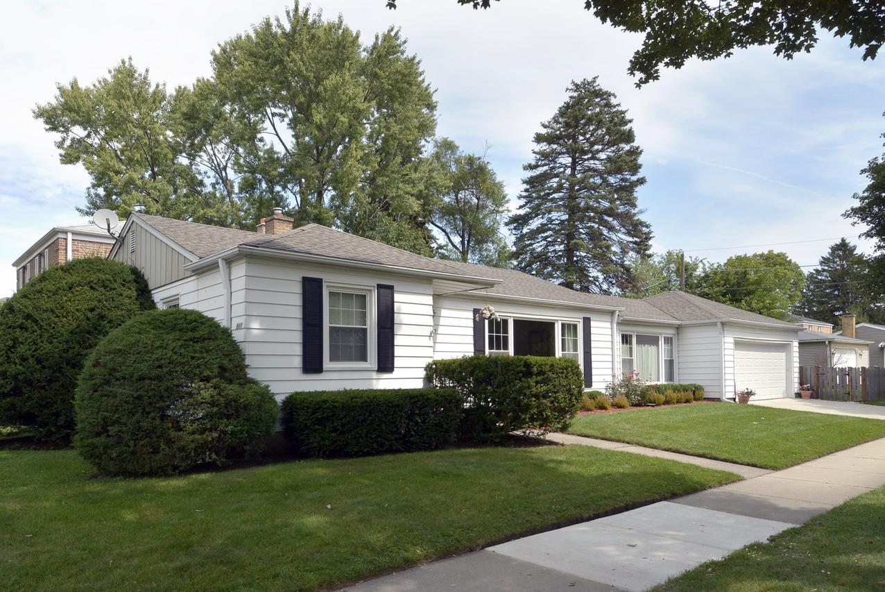901 N Harvard Ave., Arlington Heights, IL 60004