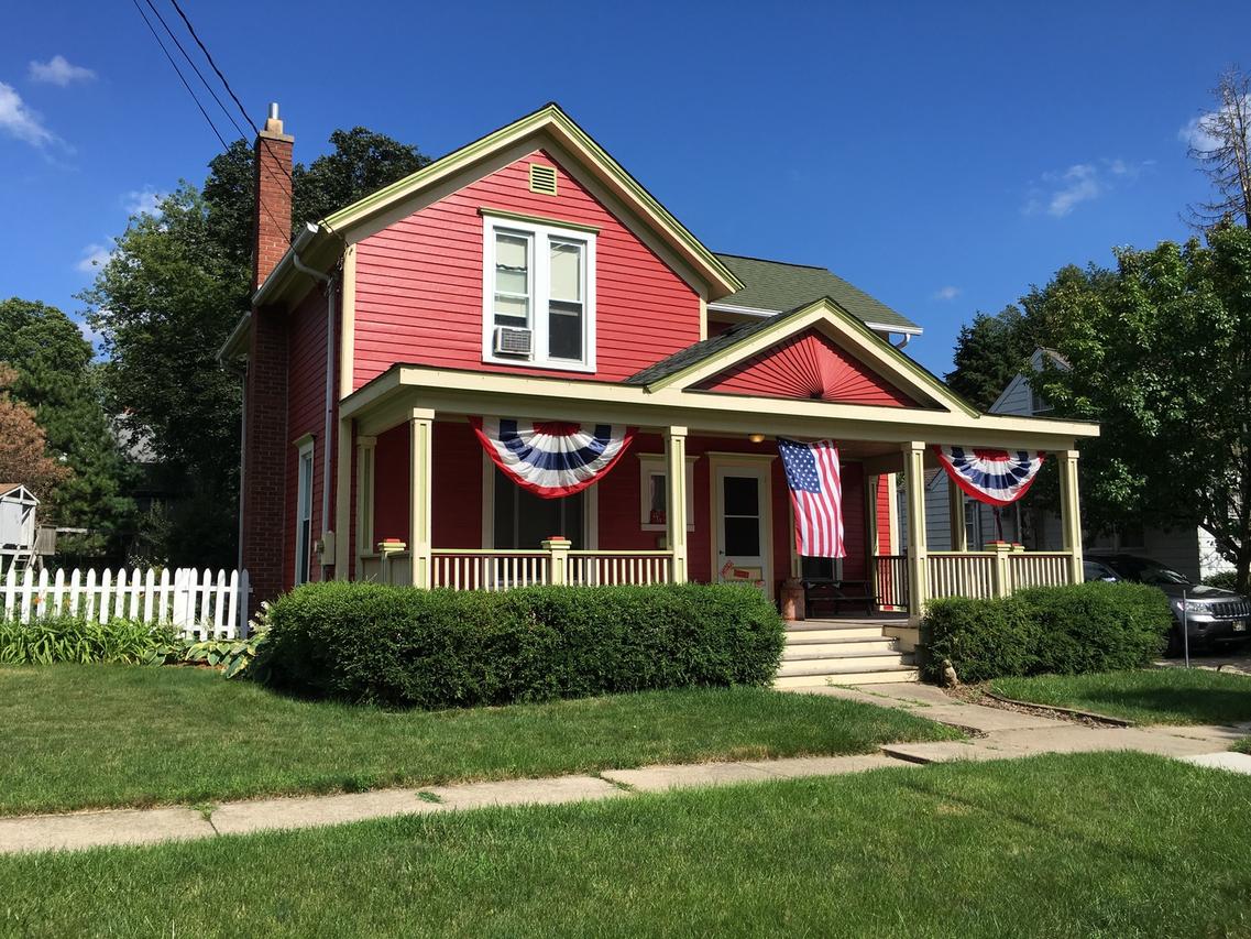 415 S Madison St., Woodstock, IL 60098