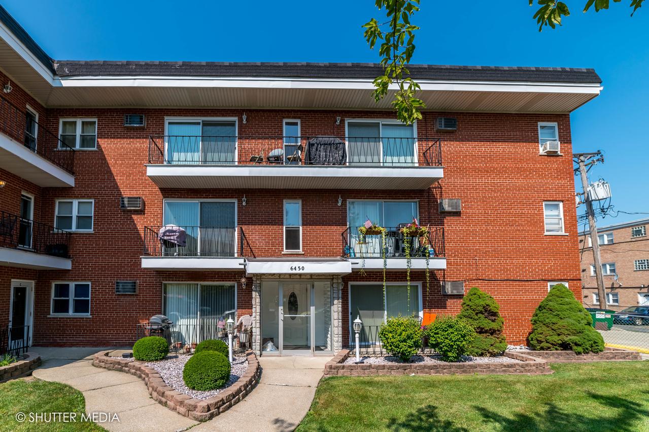 6450 S New England Ave. #3B, Chicago, IL 60638