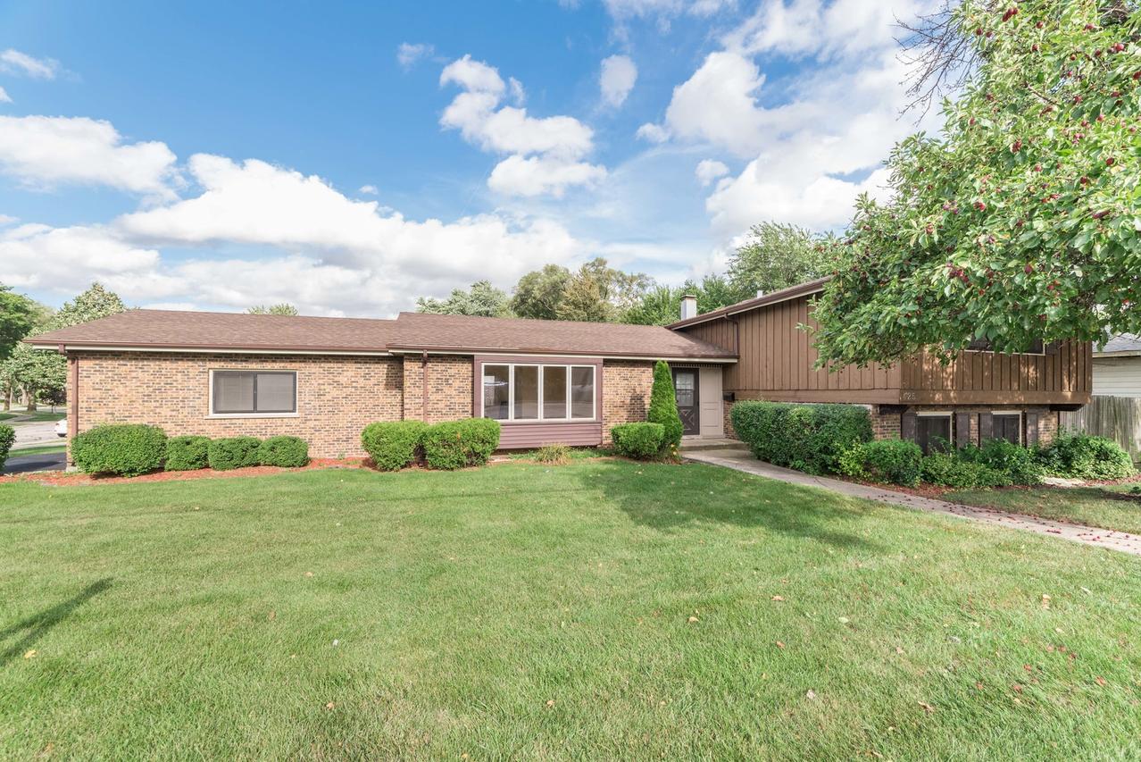 425 N Rohlwing Rd., Addison, IL 60101