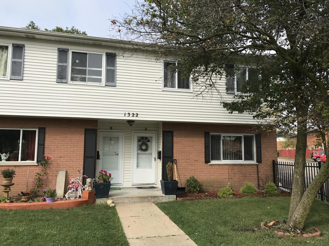 1322 Monomoy St. #A, Aurora, IL 60506