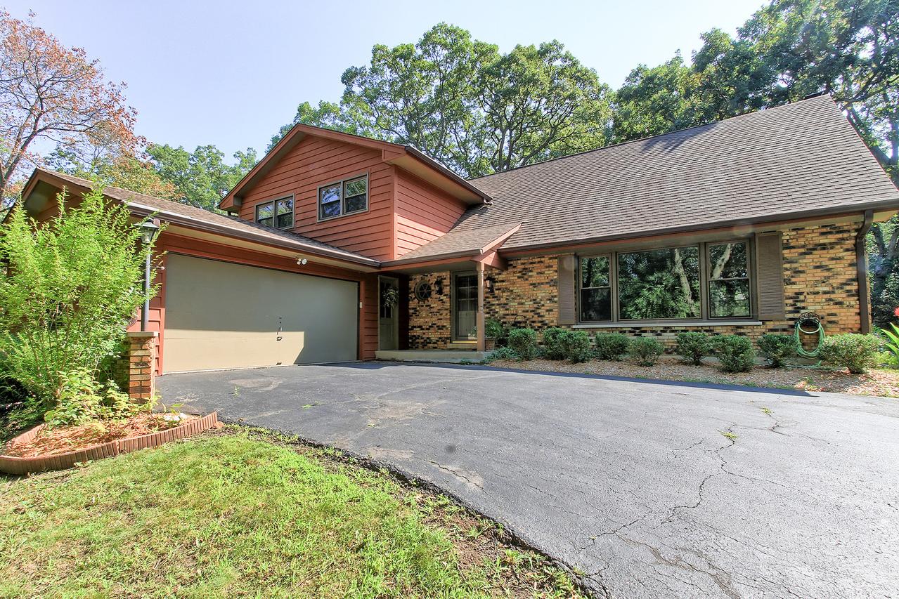 127 Grove Ln., Barrington, IL 60010