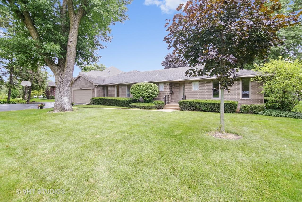 2021 Walnut Cir., Northbrook, IL 60062