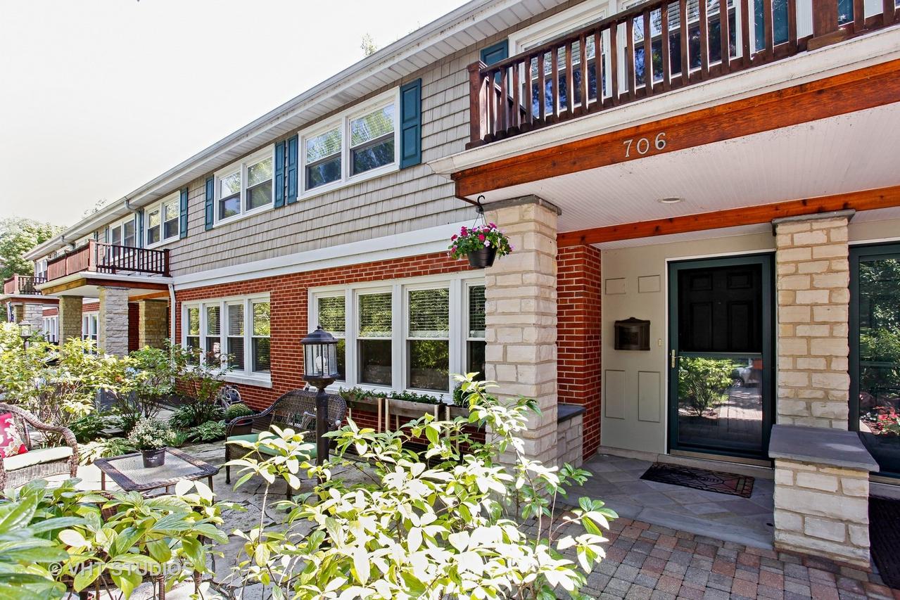 706 11th St., Wilmette, IL 60091