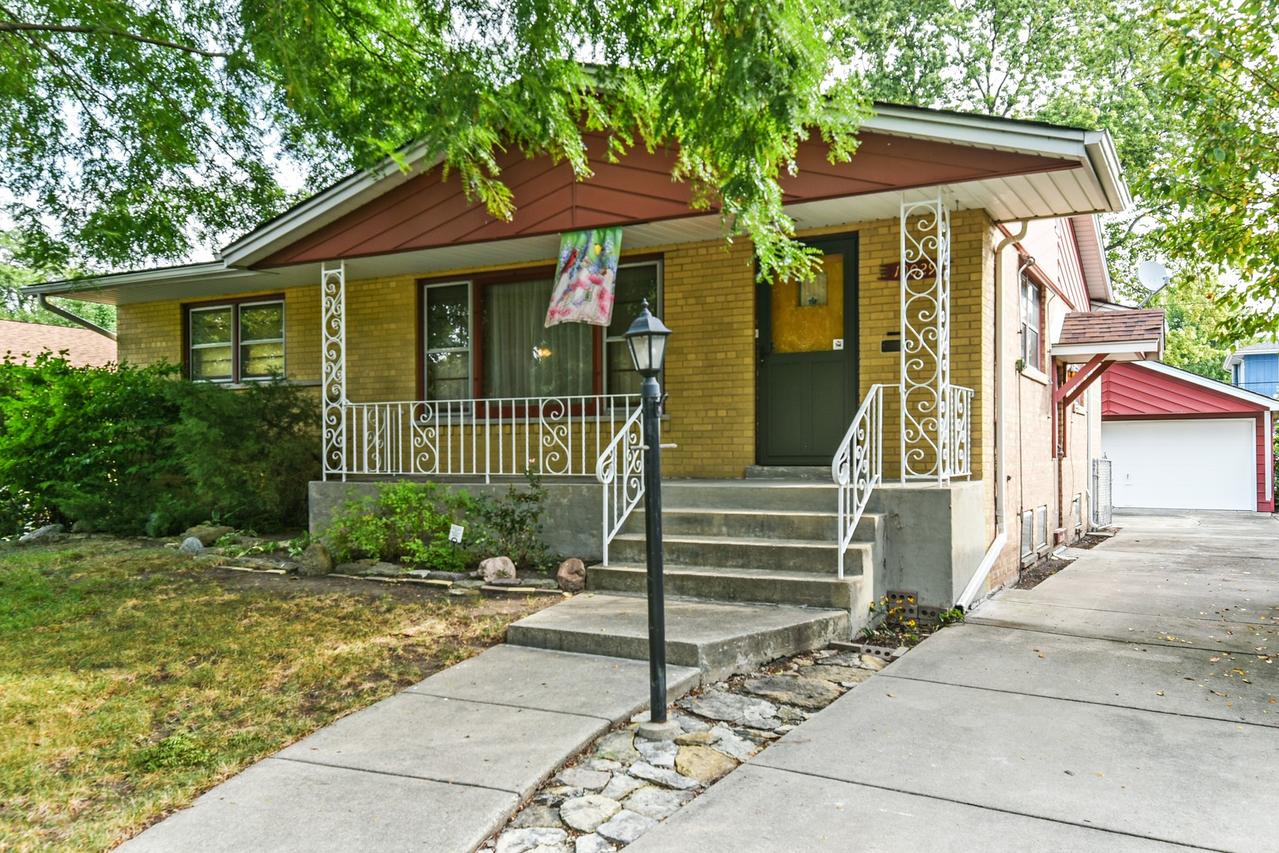10029 Minnick Ave., Oak Lawn, IL 60453