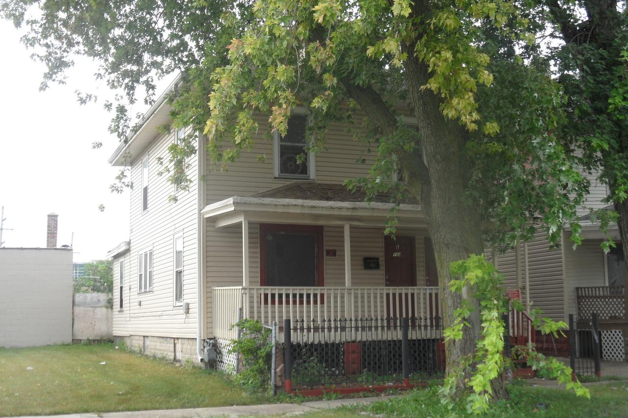 104 Woodlawn Ave., Aurora, IL 60506