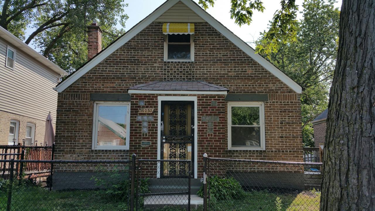 10233 S Hoxie Ave., Chicago, IL 60617