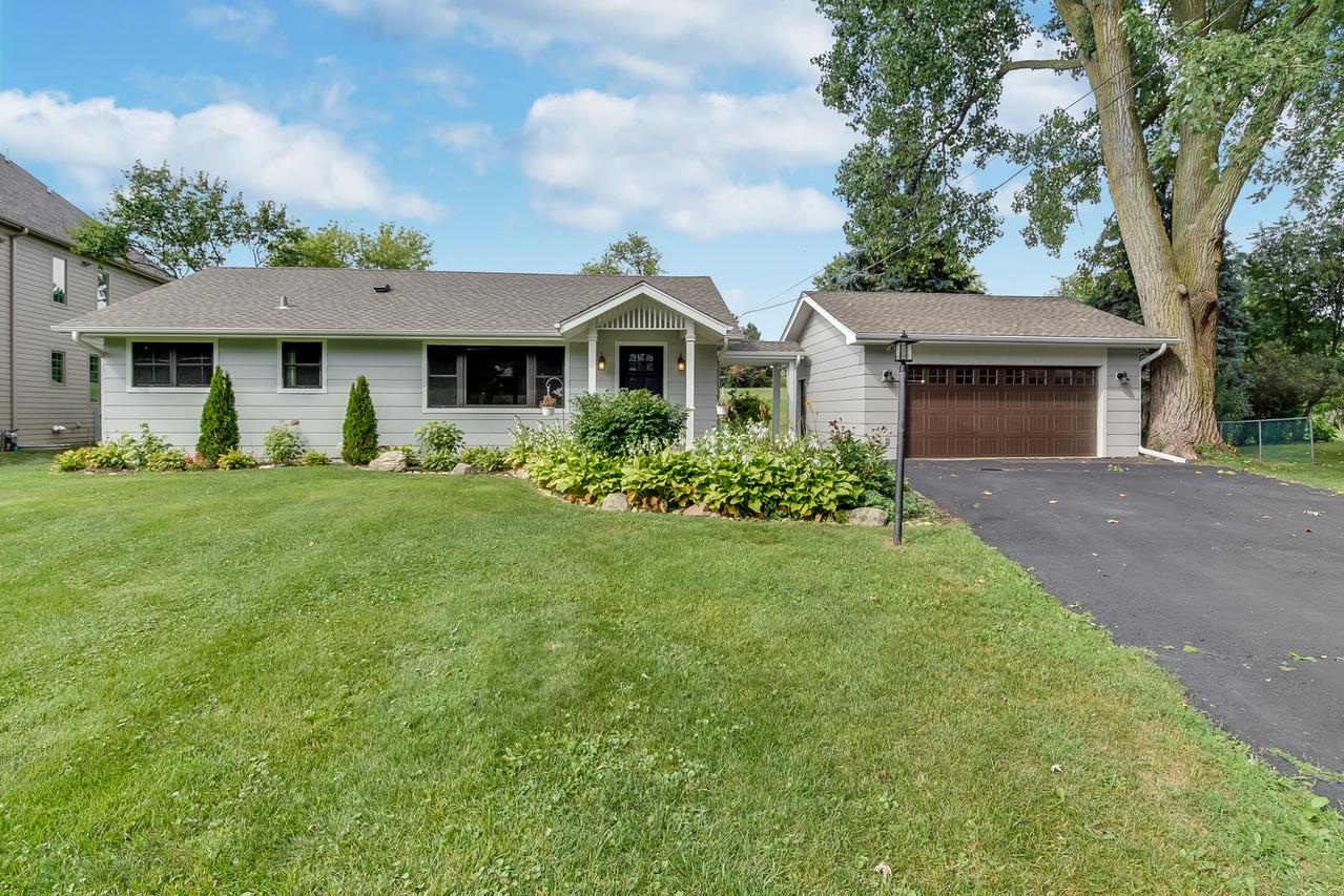 27W116 48th St., Naperville, IL 60563