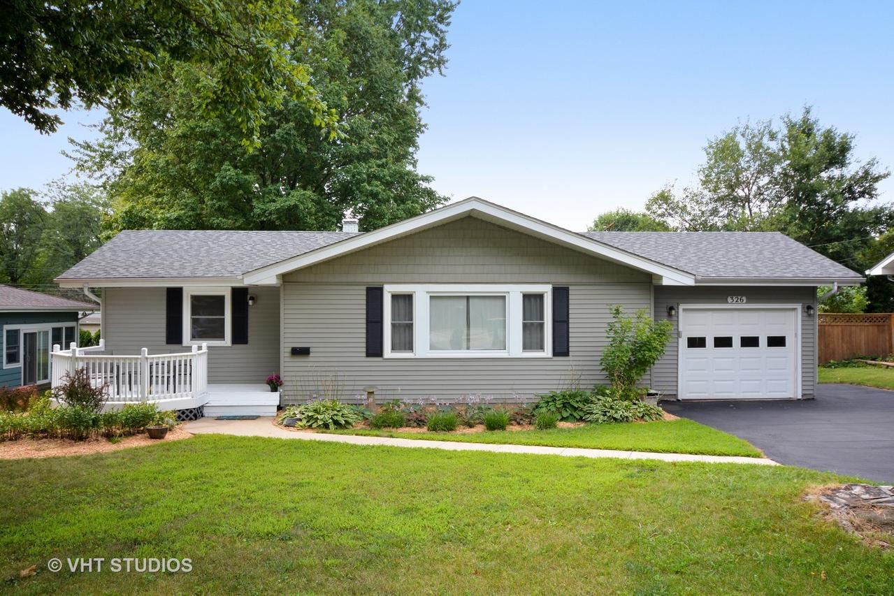 326 Farview Dr., North Aurora, IL 60542