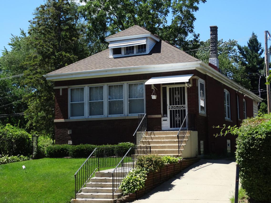 10426 S Charles St., Chicago, IL 60643