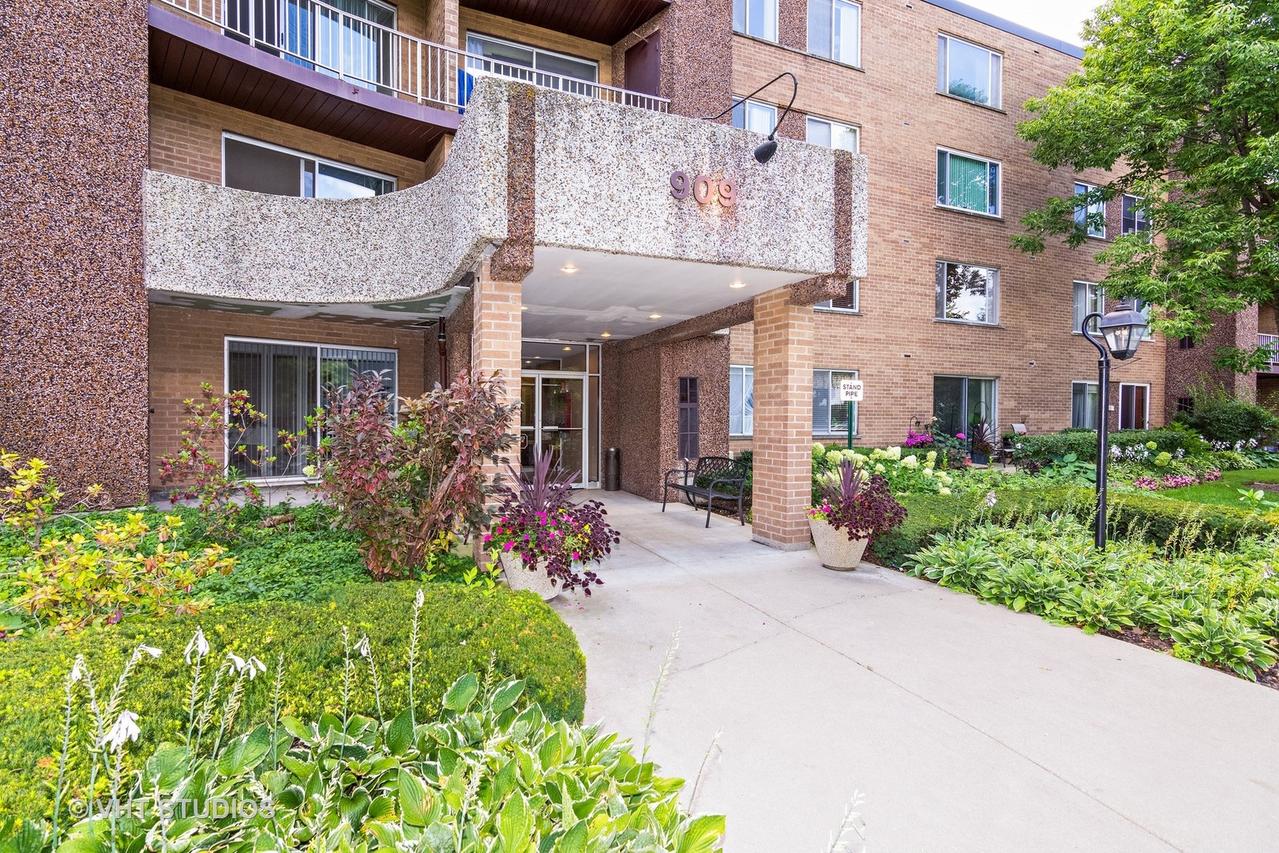 909 E Kenilworth Ave. #416, Palatine, IL 60074