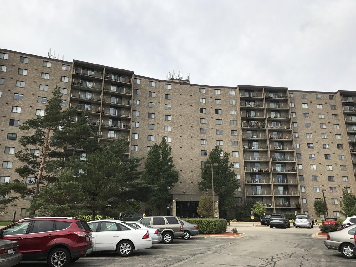 6340 Americana Dr. #107, Willowbrook, IL 60527