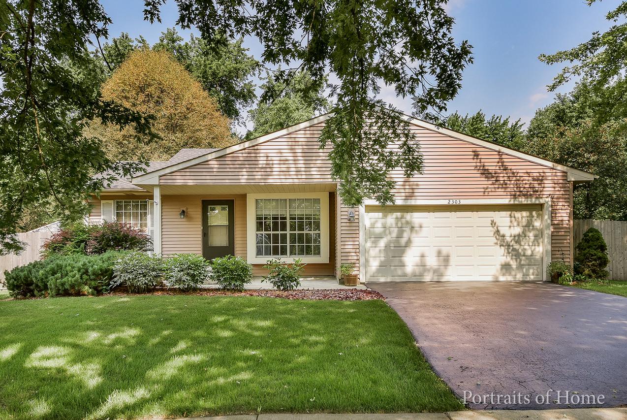 2303 Wayland Ln., Naperville, IL 60565