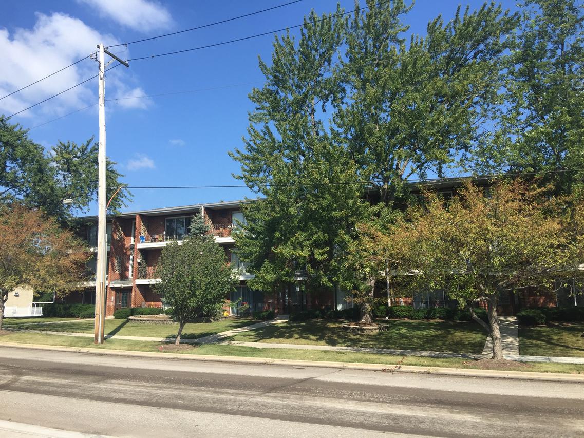 410 Crescent Blvd. #3F, Lombard, IL 60148