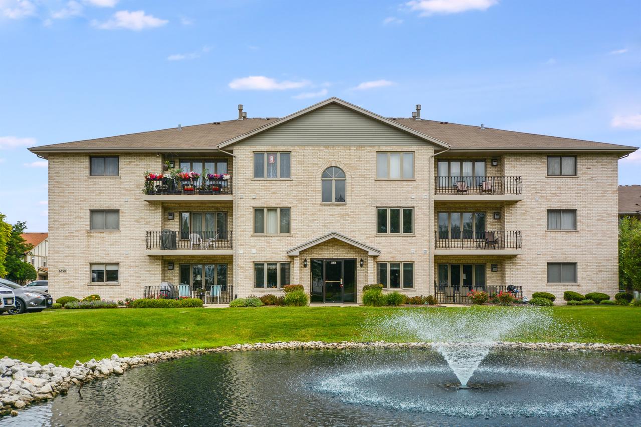 6650 183rd St. #2B, Tinley Park, IL 60477
