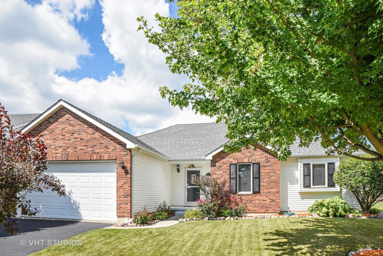153 Ashwood Dr., Sycamore, IL 60178