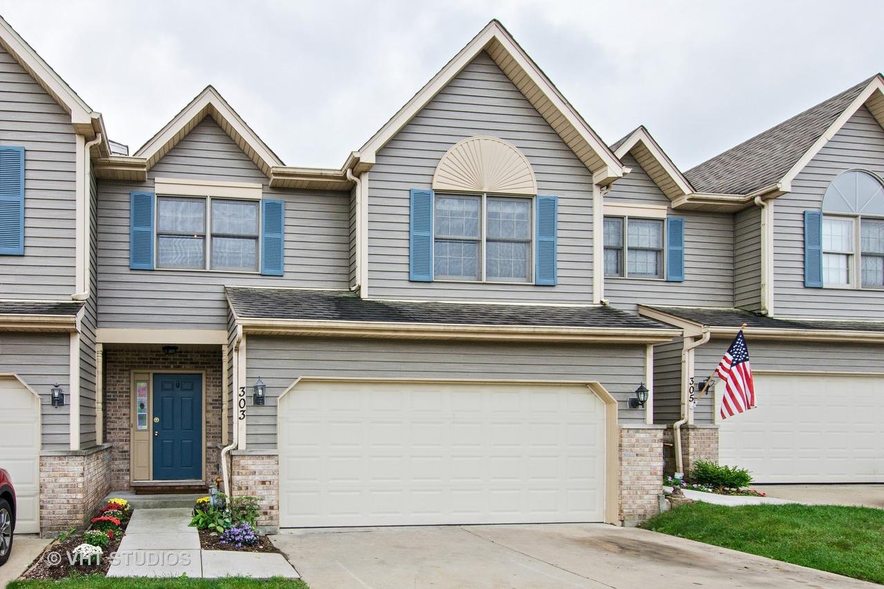 303 River Bluff Dr., Carpentersville, IL 60110