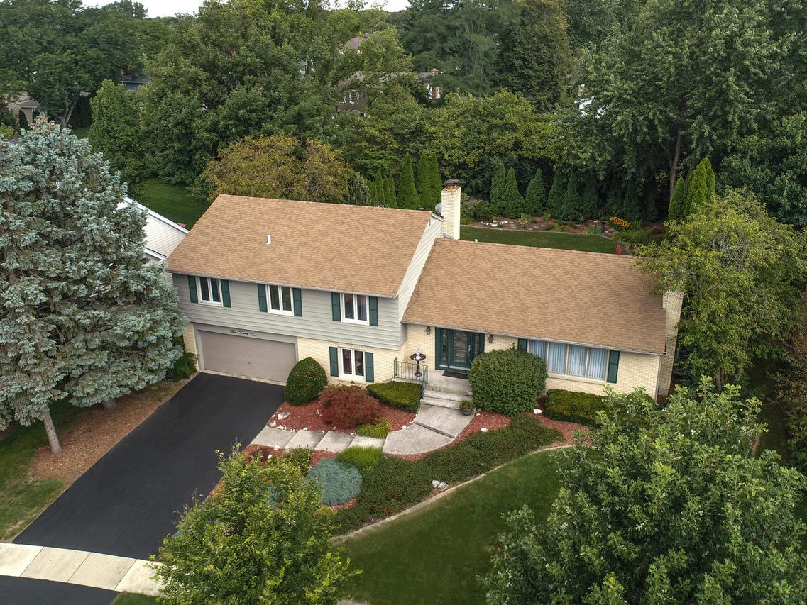 522 Longmeadow Cir., St. Charles, IL 60174