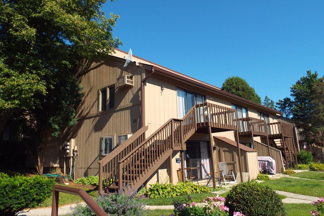 38 Bermuda Colony #8, Fox Lake, IL 60020