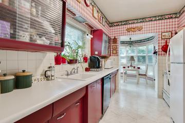 9034 S Leavitt St., Chicago, IL 60643