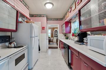 9034 S Leavitt St., Chicago, IL 60643