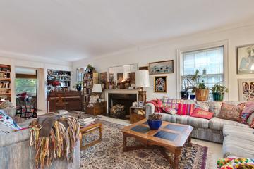9034 S Leavitt St., Chicago, IL 60643