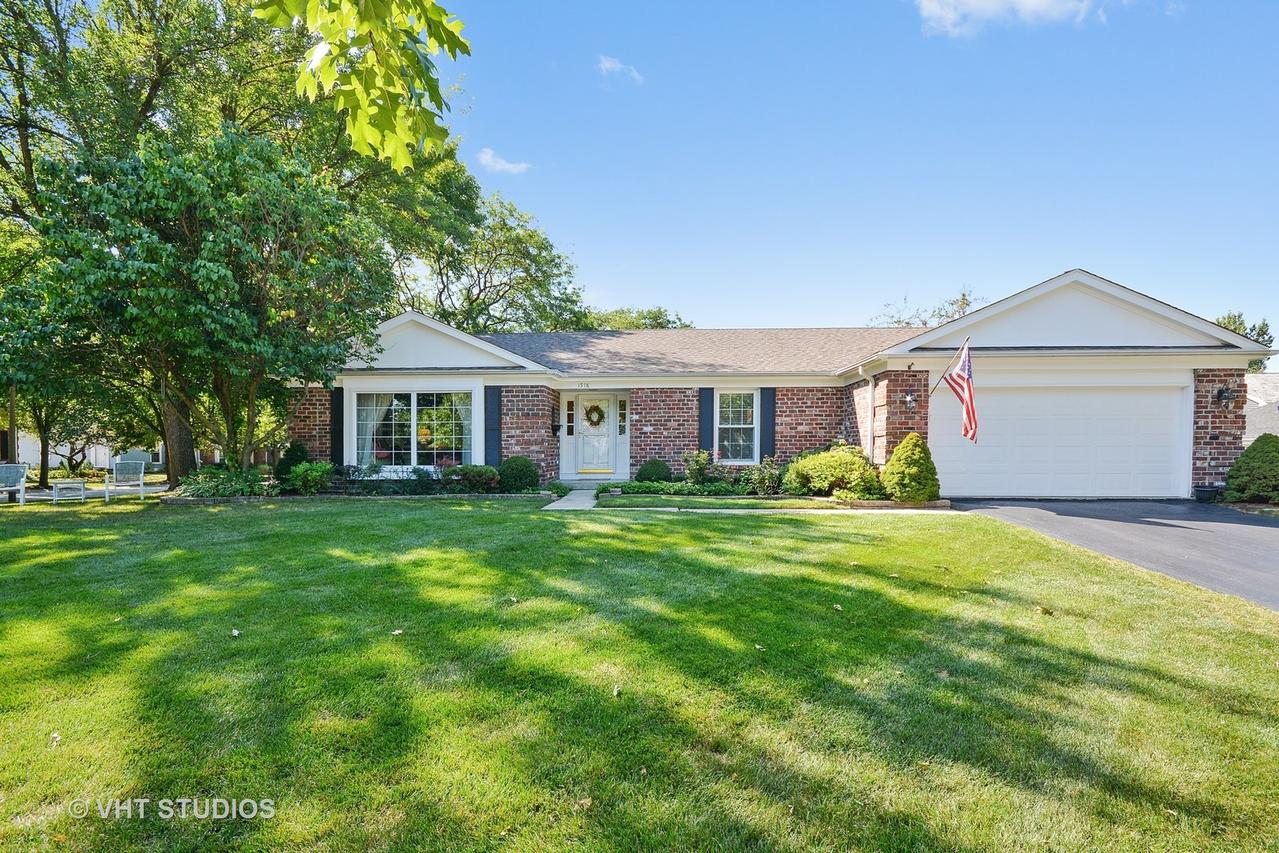 1518 Wedgefield Cir., Naperville, IL 60563