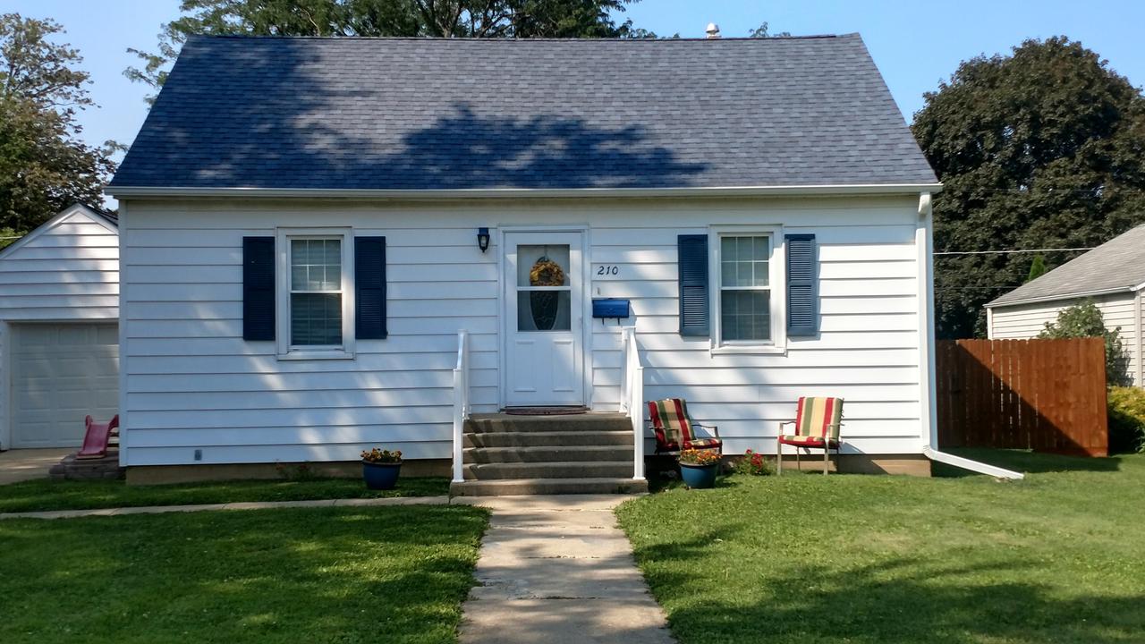 210 W 1st St., Mount Morris, IL 61054