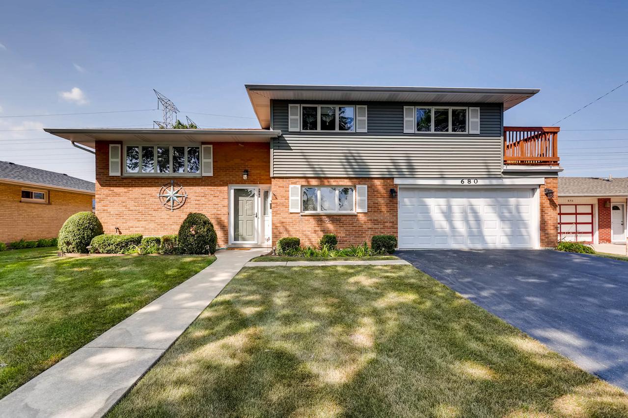 680 W Kathleen Dr., Des Plaines, IL 60016