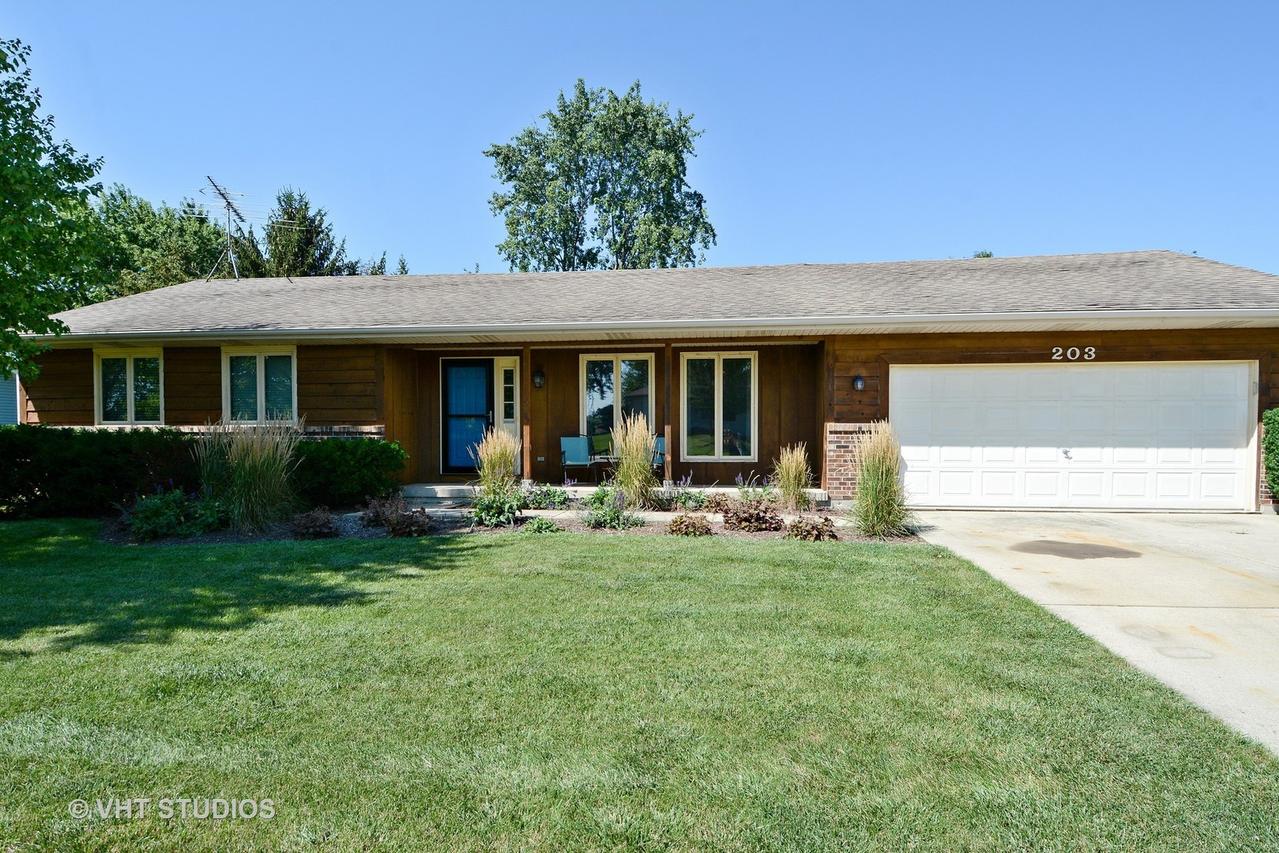 203 Joy Ct., Sugar Grove, IL 60554