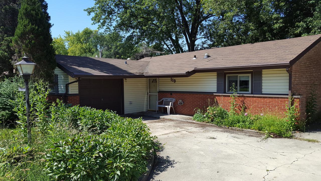 119 Queenswood Rd., Bolingbrook, IL 60440