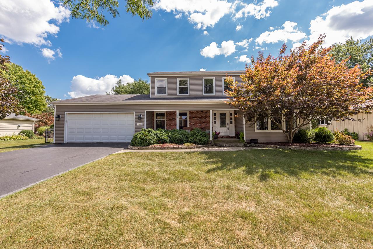 2058 Spring Green Dr., Wheaton, IL 60189