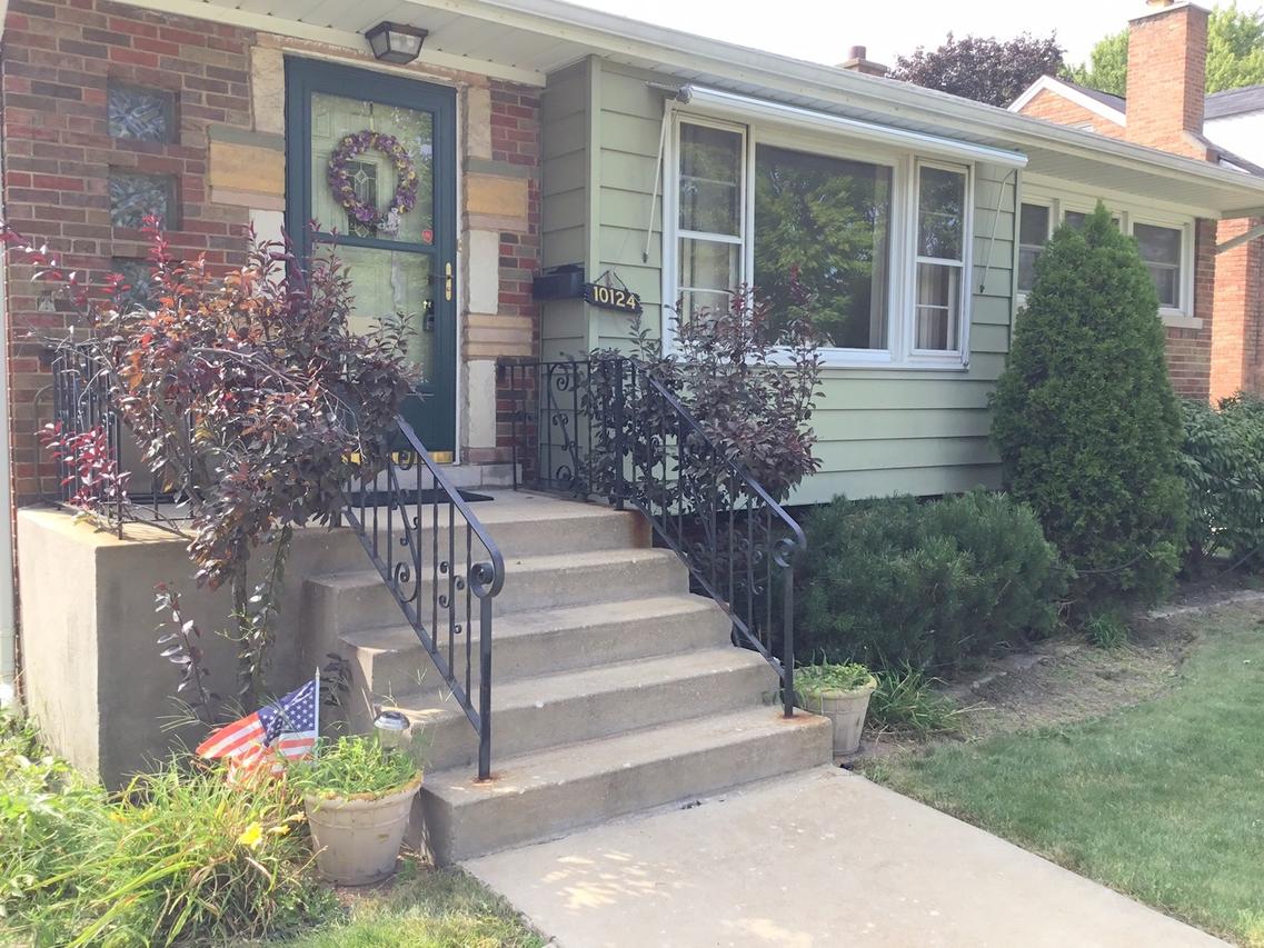 10124 S Kildare Ave., Oak Lawn, IL 60453
