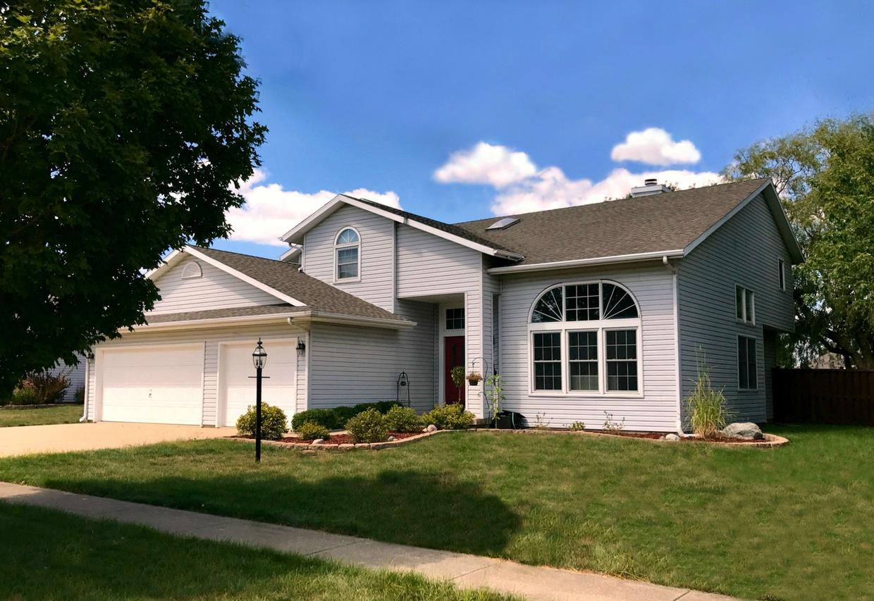 2904 Wedgewood Dr., Champaign, IL 61822