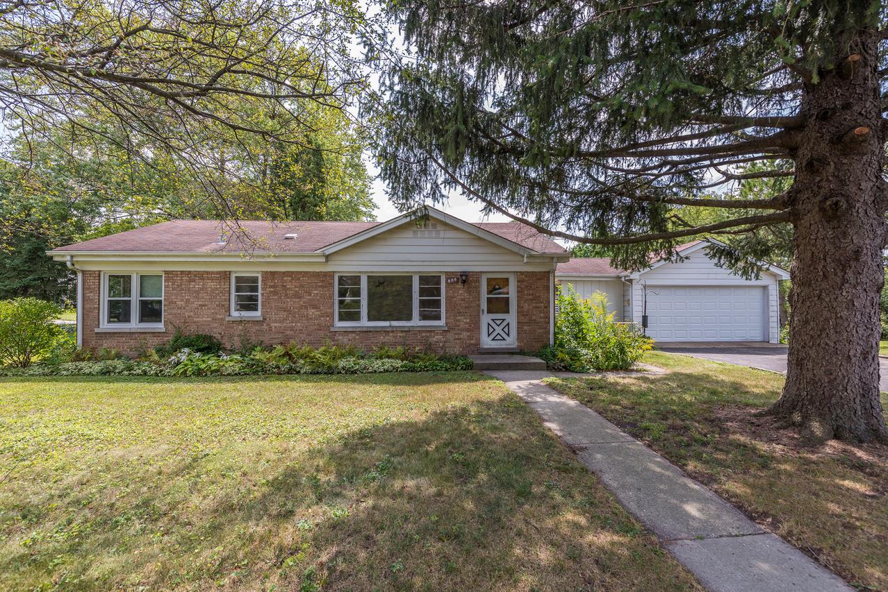 906 W Lincoln Ave., Wheaton, IL 60187