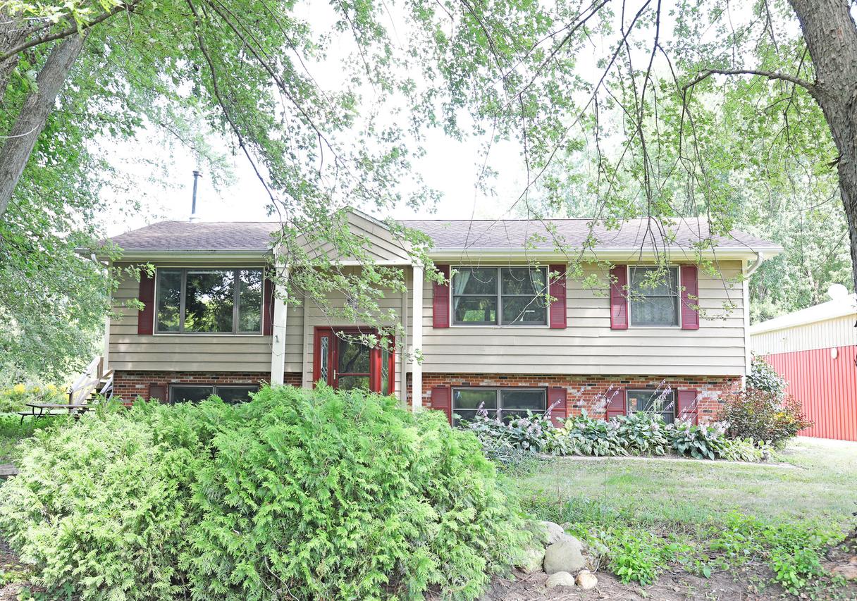 1410 Vermont Rd., Woodstock, IL 60098