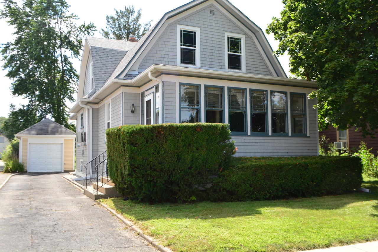 321 Washington St., Woodstock, IL 60098