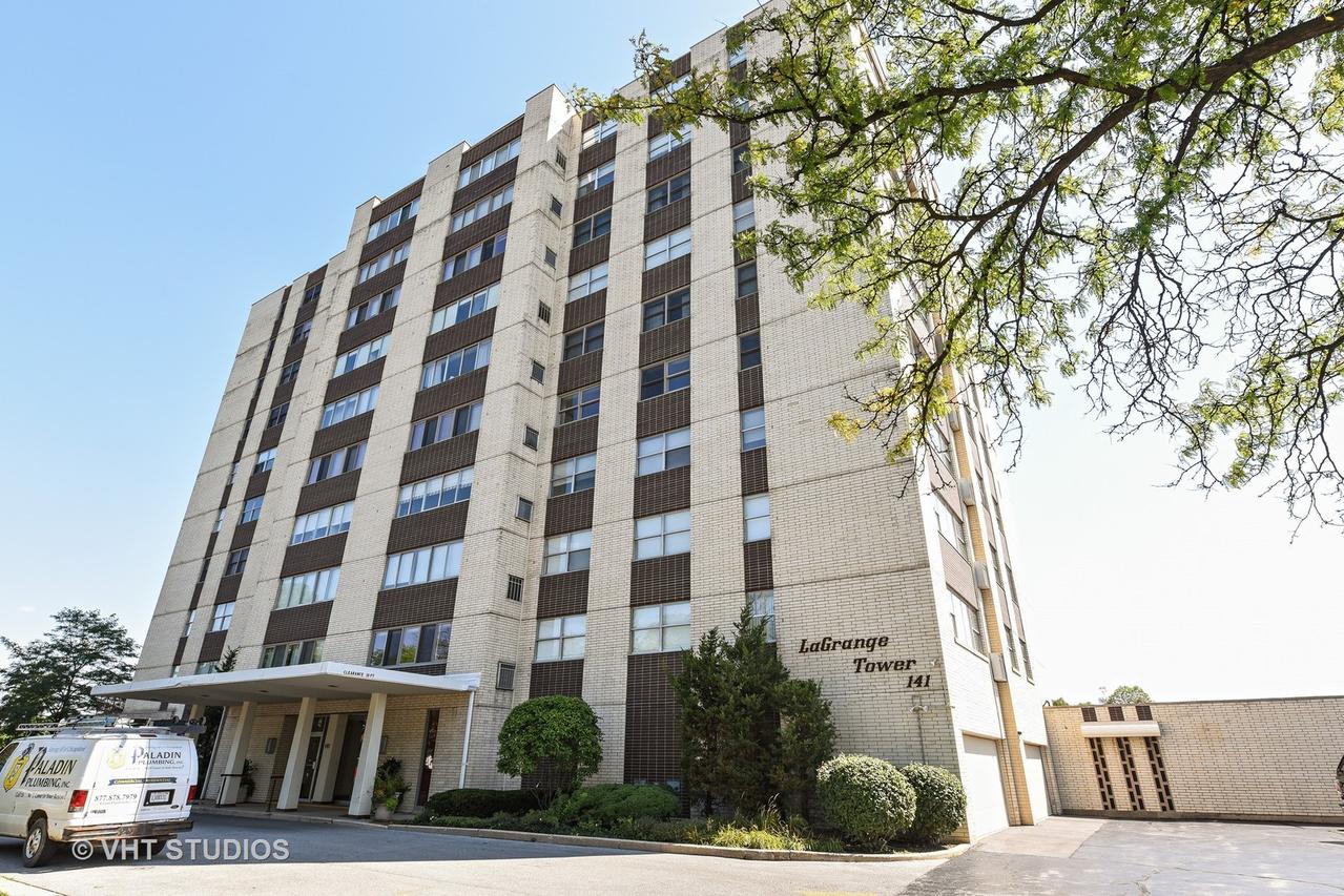 141 N Lagrange Rd. #706, La Grange, IL 60525