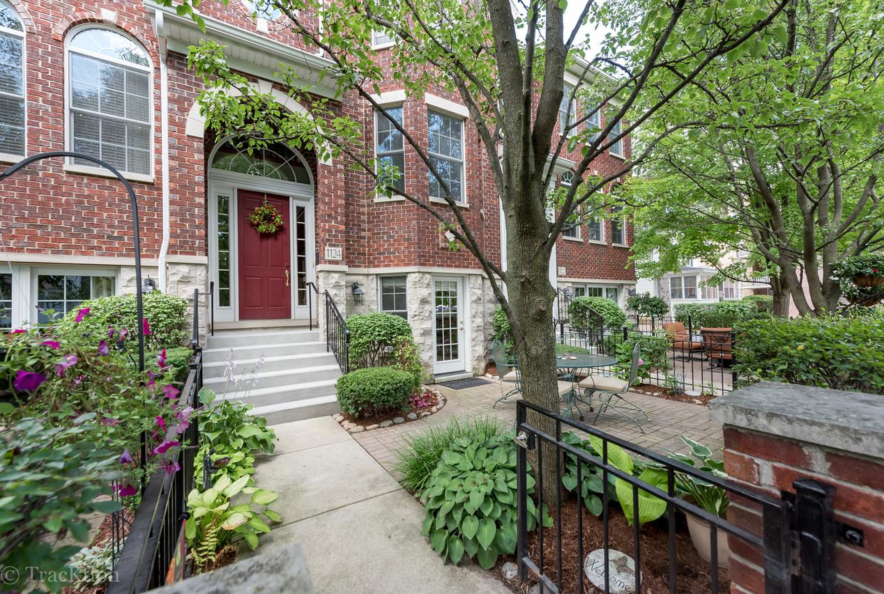 1124 Curtiss St., Downers Grove, IL 60515