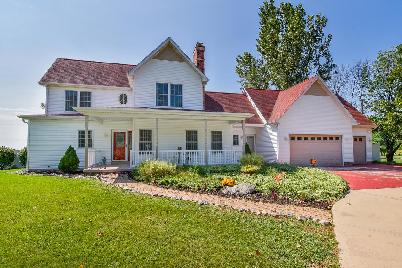 49W435 Hinckley Rd., Big Rock, IL 60511