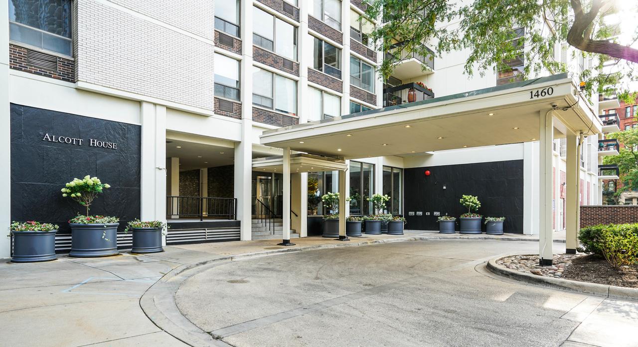 1460 N Sandburg Ter. #2704A, Chicago, IL 60610