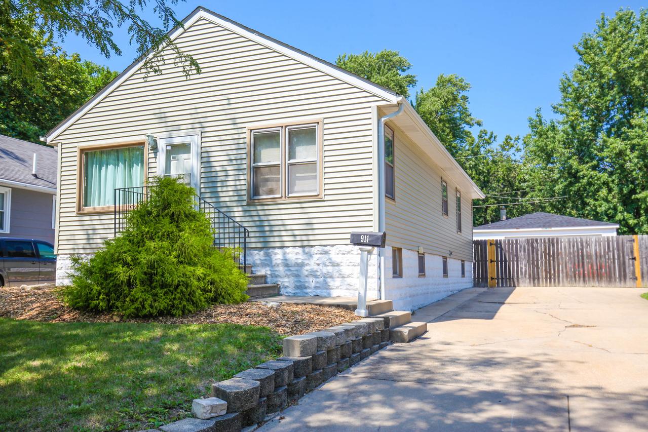 911 Croghan Ave., Joliet, IL 60436