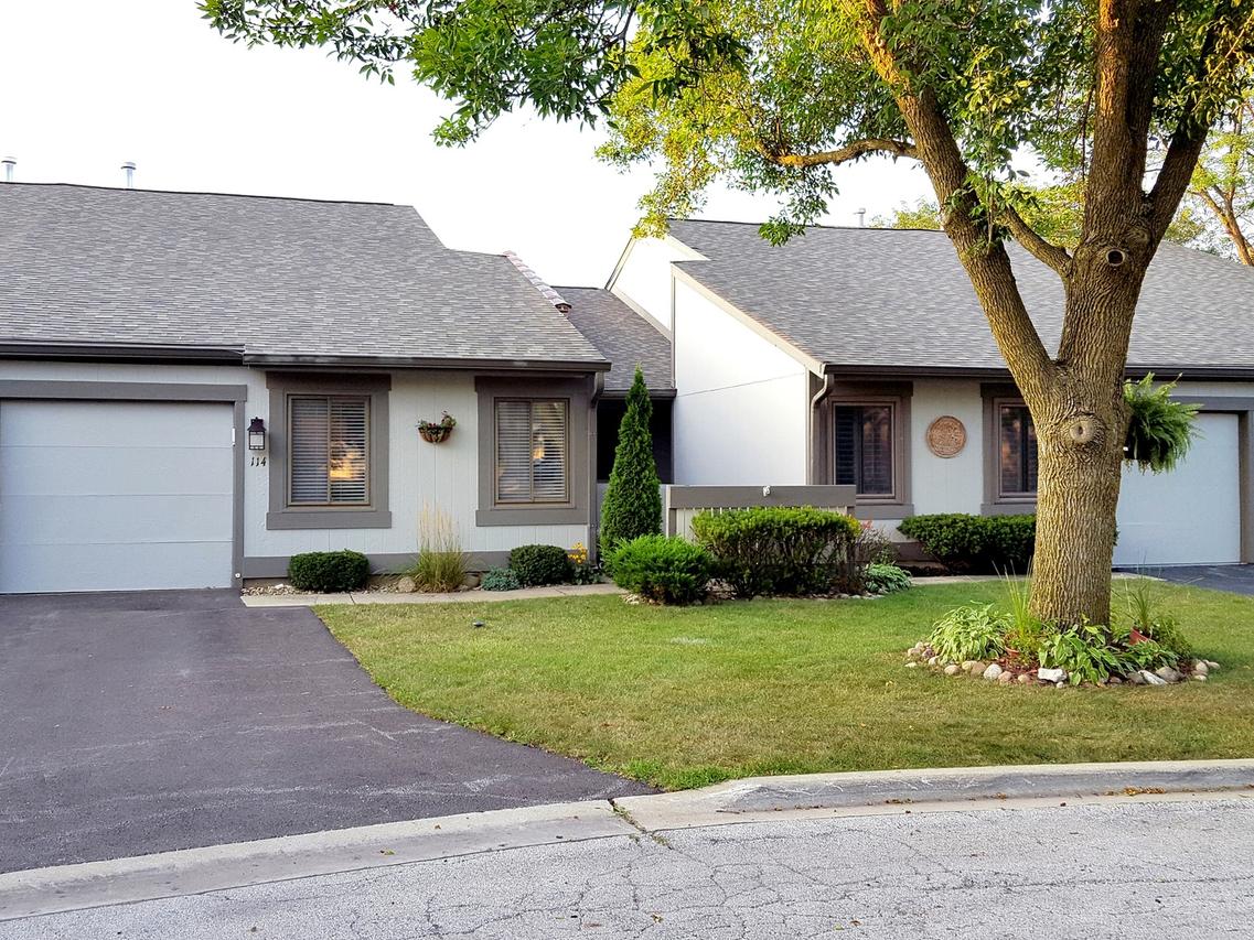 114 Honeysuckle Ct. #122, Rolling Meadows, IL 60008